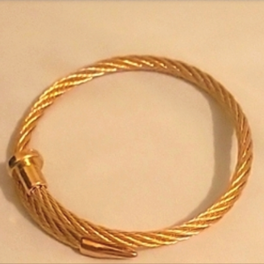 Nail bracelet size 7 to 8